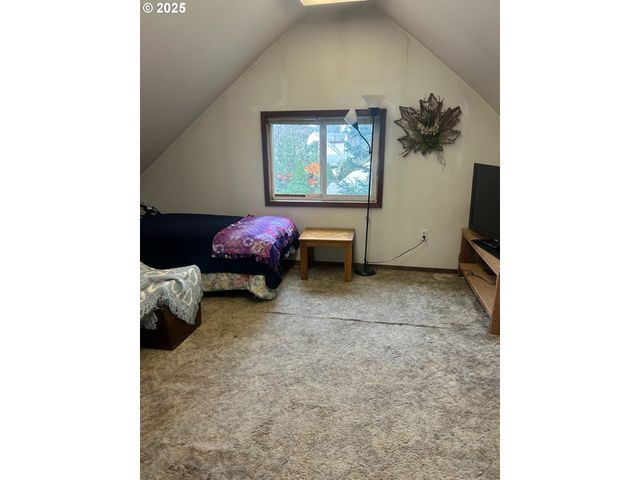 122 Ne 4TH St, Willamina, OR 97396