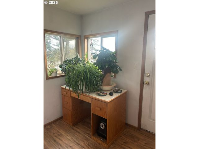 122 Ne 4TH St, Willamina, OR 97396