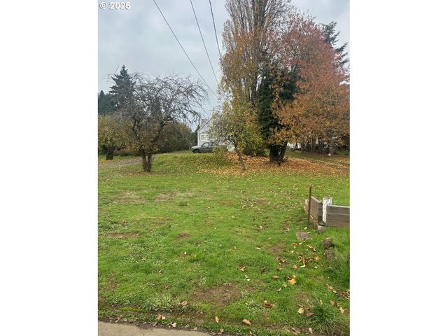 122 Ne 4TH St, Willamina, OR 97396