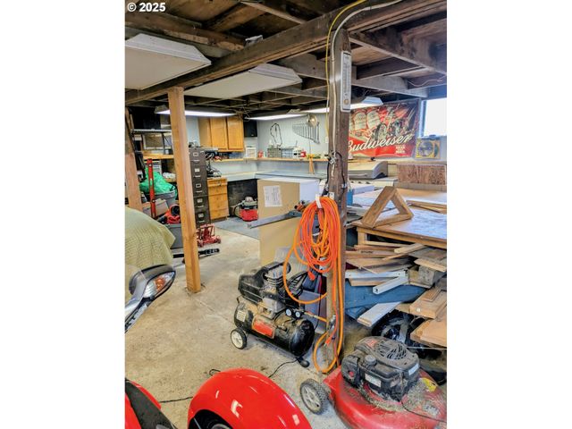 122 Ne 4TH St, Willamina, OR 97396