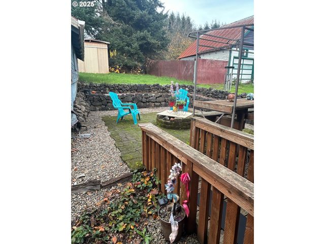 122 Ne 4TH St, Willamina, OR 97396