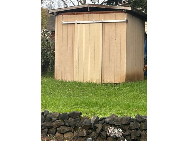 122 Ne 4TH St, Willamina, OR 97396