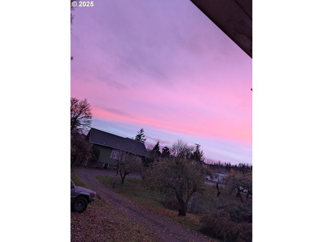 122 Ne 4TH St, Willamina, OR 97396