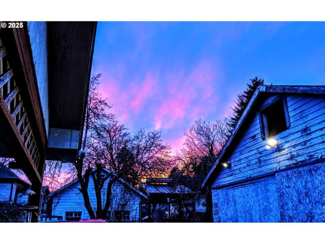 122 Ne 4TH St, Willamina, OR 97396