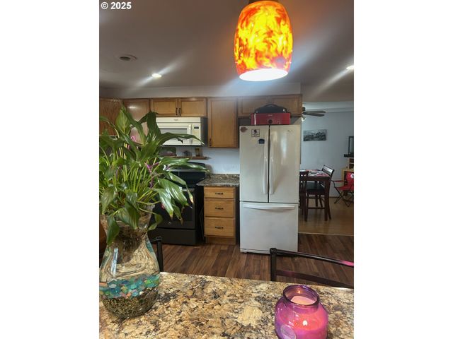 122 Ne 4TH St, Willamina, OR 97396