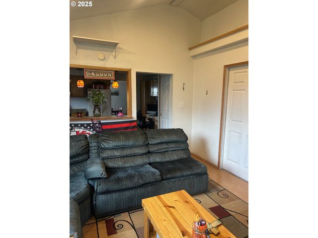 122 Ne 4TH St, Willamina, OR 97396