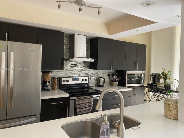 21205 Yacht Club Dr 204, Aventura, FL 33180