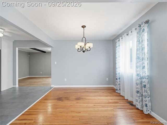 27046 Fairfax Street, Southfield, MI 48076