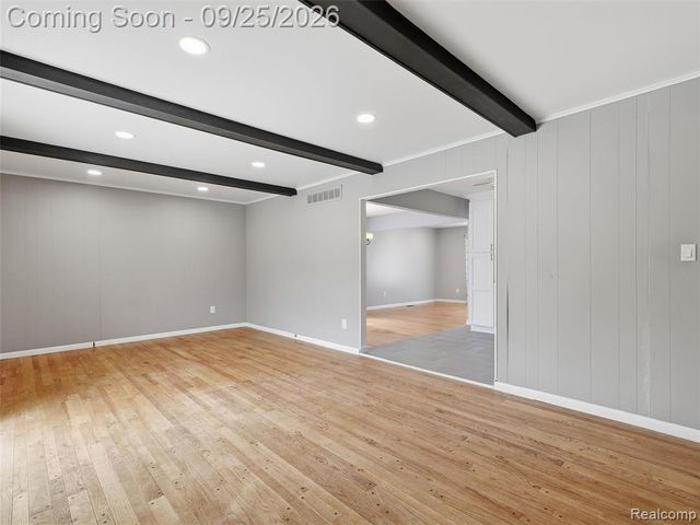 27046 Fairfax Street, Southfield, MI 48076