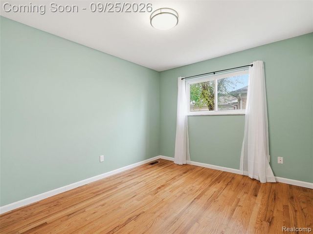 27046 Fairfax Street, Southfield, MI 48076