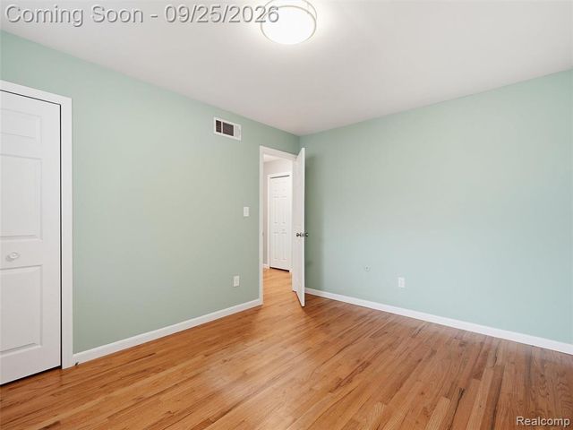 27046 Fairfax Street, Southfield, MI 48076