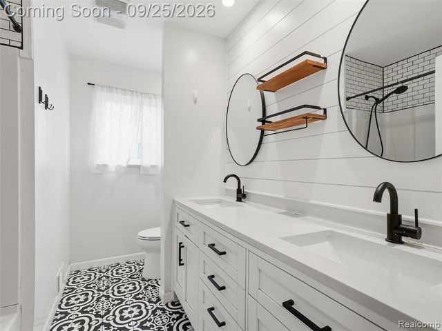 27046 Fairfax Street, Southfield, MI 48076