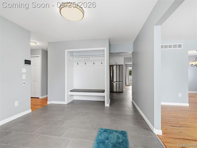 27046 Fairfax Street, Southfield, MI 48076