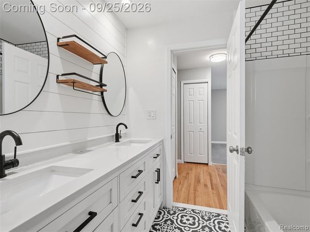 27046 Fairfax Street, Southfield, MI 48076