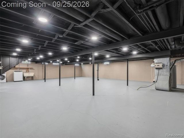 27046 Fairfax Street, Southfield, MI 48076