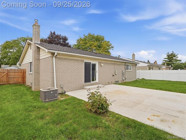 27046 Fairfax Street, Southfield, MI 48076