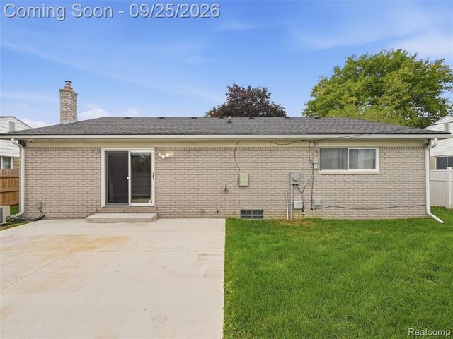 27046 Fairfax Street, Southfield, MI 48076