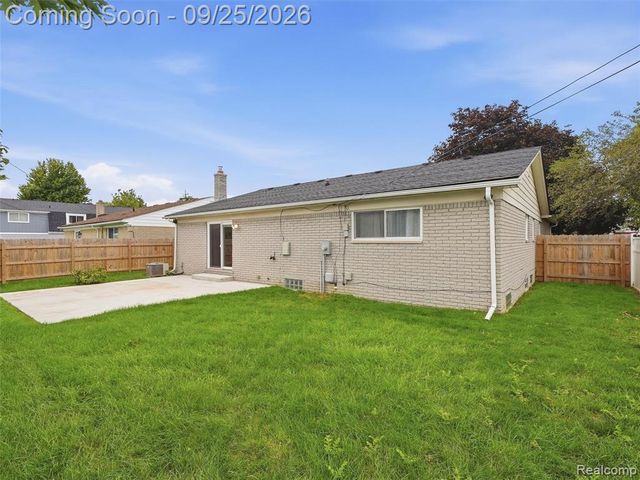 27046 Fairfax Street, Southfield, MI 48076