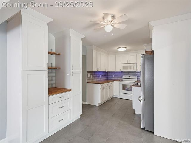 27046 Fairfax Street, Southfield, MI 48076