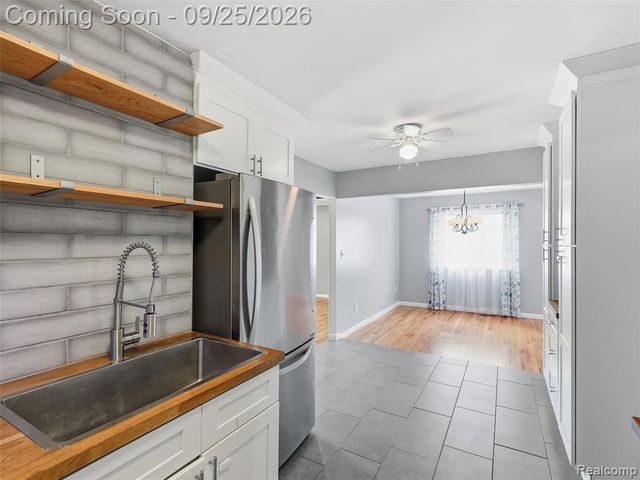 27046 Fairfax Street, Southfield, MI 48076
