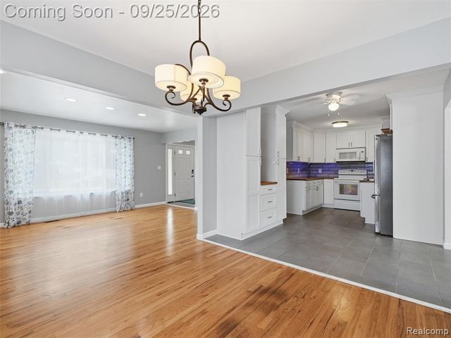 27046 Fairfax Street, Southfield, MI 48076