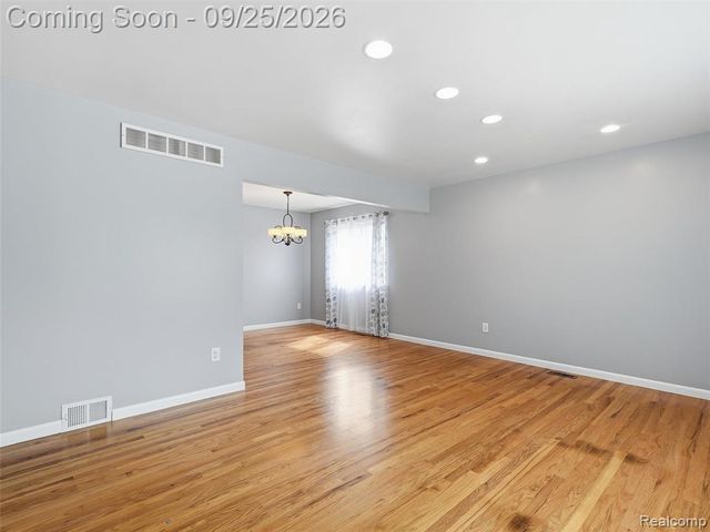 27046 Fairfax Street, Southfield, MI 48076