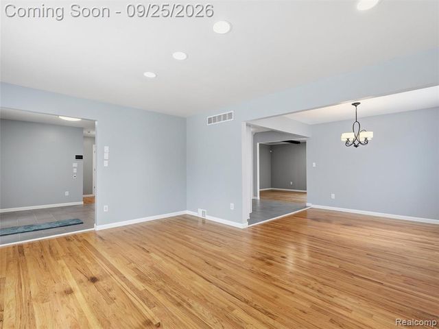 27046 Fairfax Street, Southfield, MI 48076