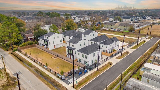 4752 Martin Hill Street, Houston, TX 77018