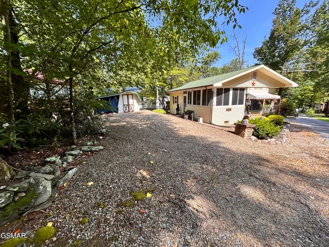 261 Lily Way, Cosby, TN 37722