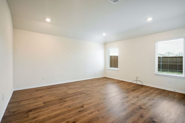 1324 Stuarts Forest Drive, Denton, TX 76207