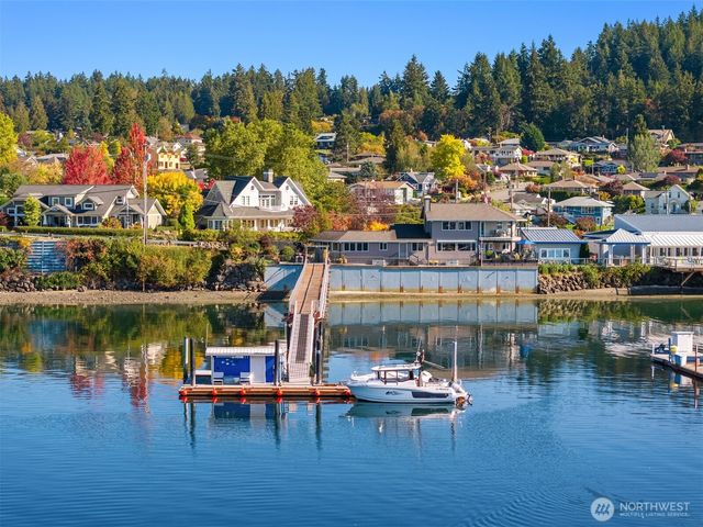 18211 Fjord Drive NE, Poulsbo, WA 98370