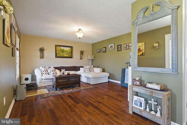 75 OAK HILL DR, Front Royal, VA 22630