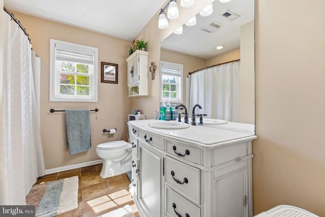 75 OAK HILL DR, Front Royal, VA 22630