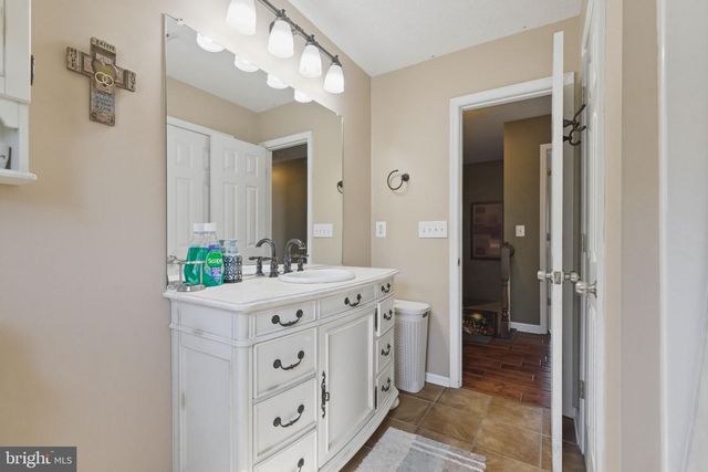 75 OAK HILL DR, Front Royal, VA 22630
