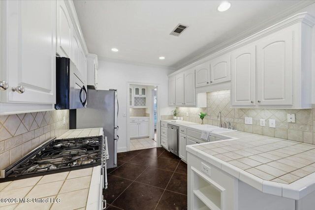 105 Oak Meadow Drive, Clinton, MS 39056