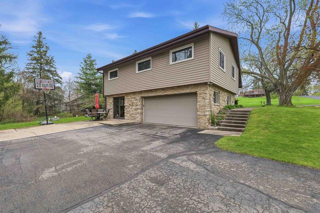 W13851 SKYLINE CIRCLE, Ripon, WI 54971