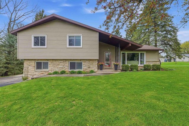 W13851 SKYLINE CIRCLE, Ripon, WI 54971