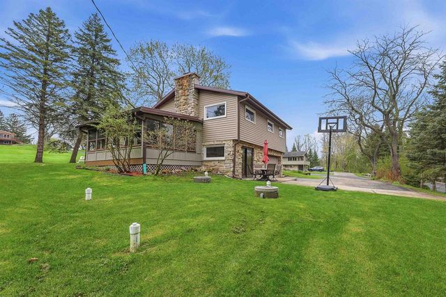 W13851 SKYLINE CIRCLE, Ripon, WI 54971