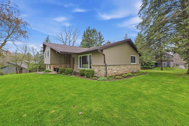 W13851 SKYLINE CIRCLE, Ripon, WI 54971