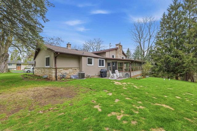 W13851 SKYLINE CIRCLE, Ripon, WI 54971