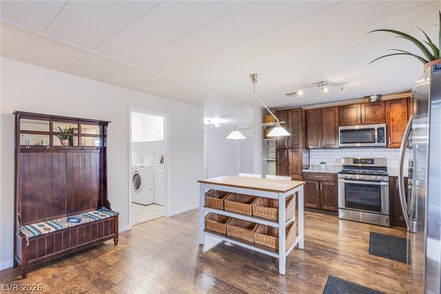 4557 Royal Ridge Boulevard, Las Vegas, NV 89103