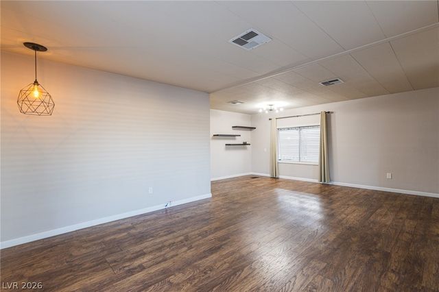 4557 Royal Ridge Boulevard, Las Vegas, NV 89103