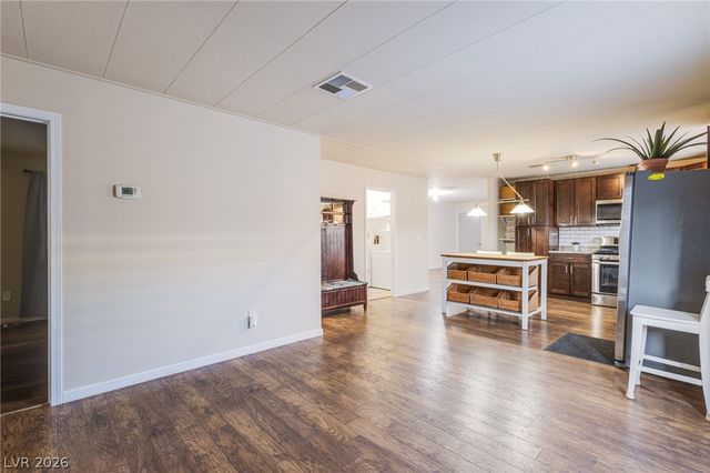 4557 Royal Ridge Boulevard, Las Vegas, NV 89103