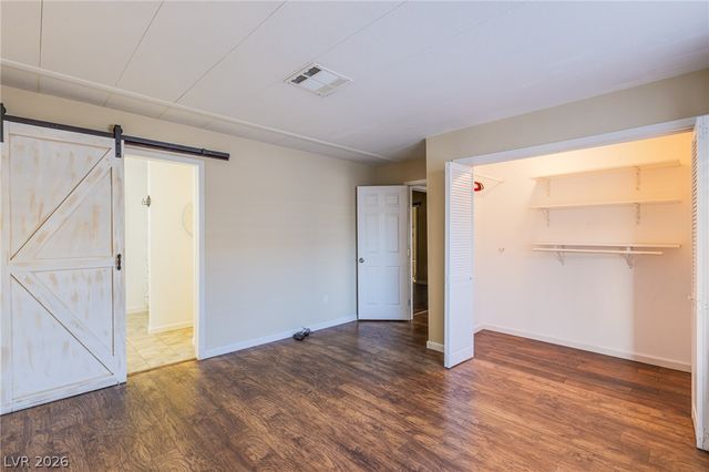4557 Royal Ridge Boulevard, Las Vegas, NV 89103