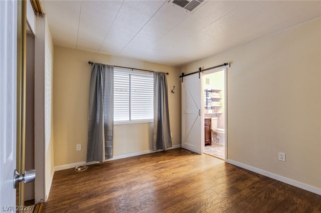 4557 Royal Ridge Boulevard, Las Vegas, NV 89103