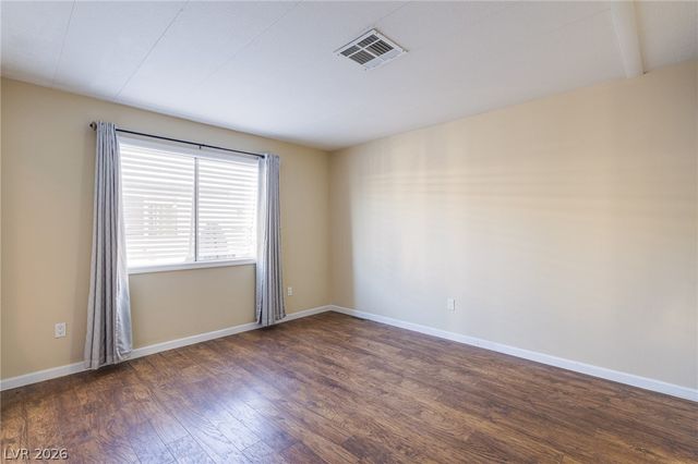 4557 Royal Ridge Boulevard, Las Vegas, NV 89103