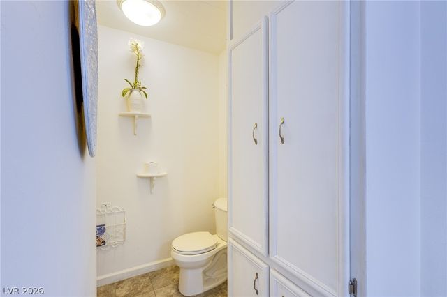 4557 Royal Ridge Boulevard, Las Vegas, NV 89103
