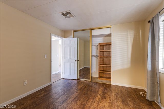 4557 Royal Ridge Boulevard, Las Vegas, NV 89103