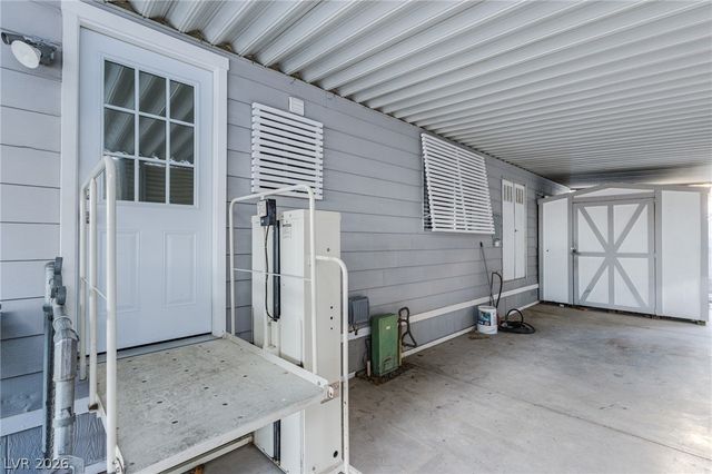 4557 Royal Ridge Boulevard, Las Vegas, NV 89103