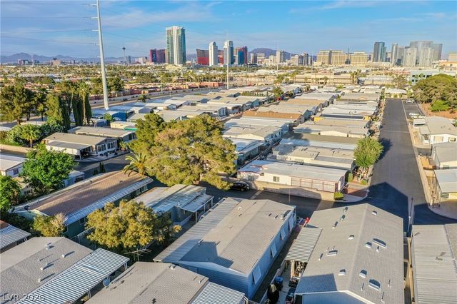 4557 Royal Ridge Boulevard, Las Vegas, NV 89103